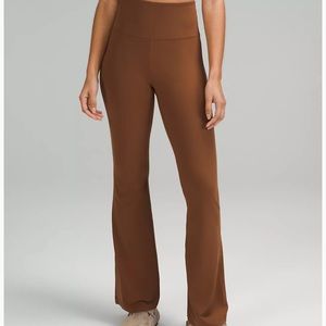 Groove Super-High-Rise Flared Pant